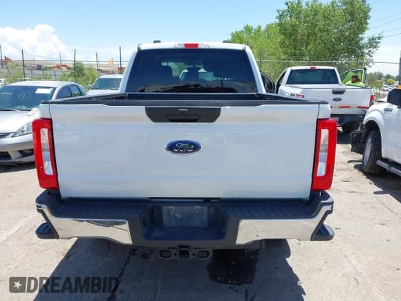 ✅ 2024 Ford F-250 XL • VIN: 1FT7W2BT9RED57676 • Lot: 42593411. Wystawiony na IAAI z przebiegiem 40 438 mil. Bezpłatny archiwum sprzedaży aukcyjnych z USA i szczegółowy raport historii pojazdu na DreamBid. Zdjęcie 16.