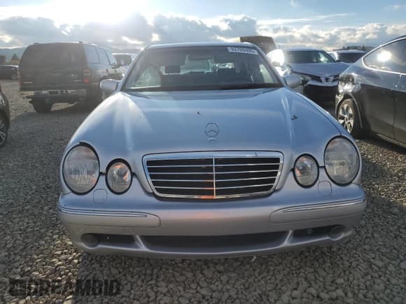 ✅ 2001 Mercedes-Benz E 320 • VIN: WDBJF70J01B300209 • Лот: 93769405. Опубликован ранее на Copart с пробегом 149 213 миль. Бесплатный доступ к архиву аукционных продаж из США и подробный отчёт об истории автомобиля на DreamBid. Изображение 5.