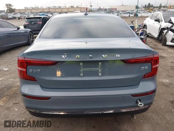 ✅ 2023 Volvo S60 • VIN: 7JRL12FA3PG255590 • Lot: 41528761. Wystawiony na IAAI z przebiegiem 44 289 mil. Bezpłatny archiwum sprzedaży aukcyjnych z USA i szczegółowy raport historii pojazdu na DreamBid. Zdjęcie 16.