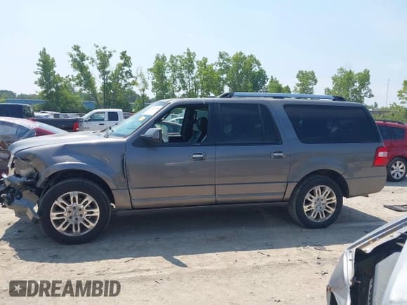 ✅ 2011 Ford Expedition Max Limited • VIN: 1FMJK2A51BEF27745 • Lot: 42897639. Wystawiony na IAAI z przebiegiem 208 213 mil. Bezpłatny archiwum sprzedaży aukcyjnych z USA i szczegółowy raport historii pojazdu na DreamBid. Zdjęcie 14.