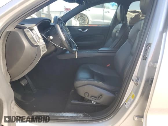 ✅ 2019 Volvo XC60 Momentum • VIN: LYV102DK6KB187021 • Lot: 85144565. Listed on Copart with 180,513 mi. Free auction sales archive from the USA and detailed vehicle history report at DreamBid. Image 7.