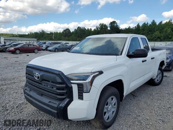 ✅ 2024 Toyota Tundra SR • VIN: 5TFKB5AA7RX035565 • Lot: 60902494. Wystawiony na Copart z przebiegiem 1 425 mil. Bezpłatny archiwum sprzedaży aukcyjnych z USA i szczegółowy raport historii pojazdu na DreamBid. Zdjęcie 1.