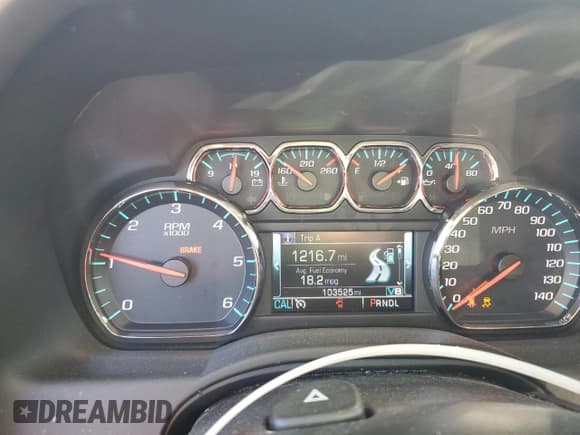 ✅ 2019 Chevrolet Suburban LS • VIN: 1GNSCGKC1KR383002 • Lot: 91615545. Wystawiony na Copart z przebiegiem 103 525 mil. Bezpłatny archiwum sprzedaży aukcyjnych z USA i szczegółowy raport historii pojazdu na DreamBid. Zdjęcie 9.