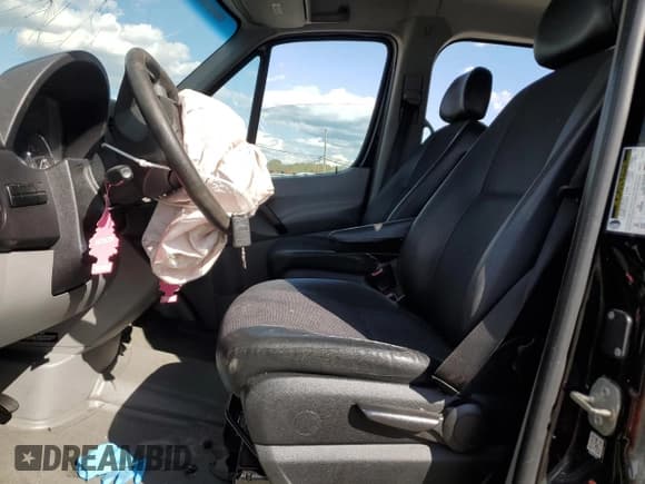 ✅ 2015 Mercedes-Benz Sprinter Passenger • VIN: WDZPE7DC8F5976066 • Лот: 74180994. Опубликован ранее на Copart с пробегом Не указан. Бесплатный доступ к архиву аукционных продаж из США и подробный отчёт об истории автомобиля на DreamBid. Изображение 7.