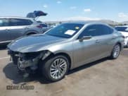 ✅ 2021 Lexus ES 300h Luxury • VIN: 58AEA1C15MU008479 • Lot: 42638671. Wystawiony na IAAI z przebiegiem 44 845 mil. Bezpłatny archiwum sprzedaży aukcyjnych z USA i szczegółowy raport historii pojazdu na DreamBid. Zdjęcie 2.