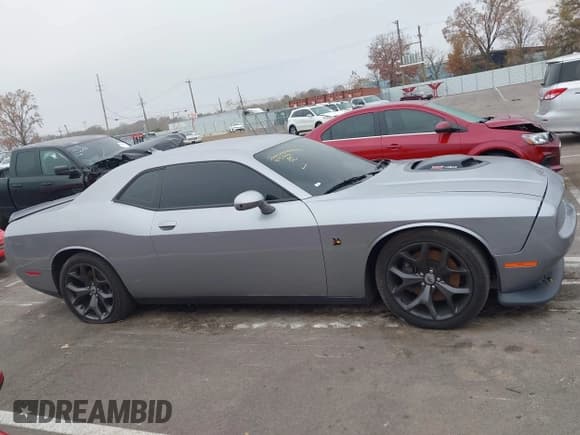 ✅ 2015 Dodge Challenger R/T Scat Pack Shaker • VIN: 2C3CDZFJ9FH873292 • Лот: 43649723. Опубликован ранее на IAAI с пробегом Не указан. Бесплатный доступ к архиву аукционных продаж из США и подробный отчёт об истории автомобиля на DreamBid. Изображение 13.