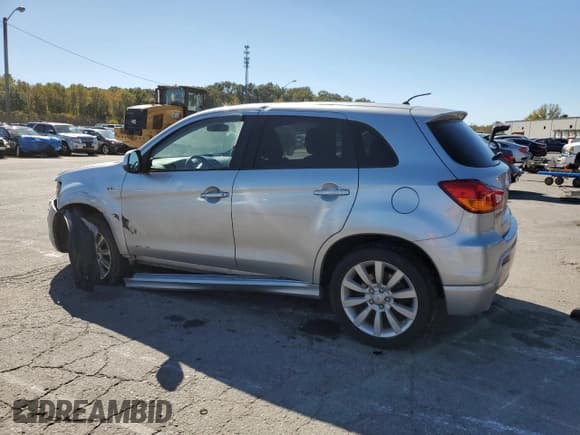 ✅ 2011 Mitsubishi Outlander SE • VIN: JA4AP4AU7BZ012096 • Lot: 89686955. Wystawiony na Copart z przebiegiem 205 868 mil. Bezpłatny archiwum sprzedaży aukcyjnych z USA i szczegółowy raport historii pojazdu na DreamBid. Zdjęcie 2.