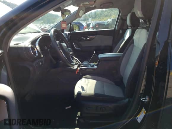 2023 Chevrolet Blazer LT z VIN 3GNKBHR45PS102749, wystawiony jako Copart lot #69273063 z przebiegiem 28 662 mil mil oraz . Historia ofert i sprzedaży dostępna na DreamBid. Obrazek 7.