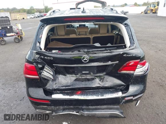 ✅ 2019 Mercedes-Benz GLE 400 • VIN: 4JGDA5GB8KB210397 • Lot: 43397132. Listed on IAAI with 50,832 mi. Free auction sales archive from the USA and detailed vehicle history report at DreamBid. Image 17.