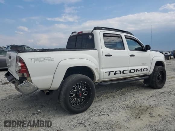✅ 2011 Toyota Tacoma PreRunner • VIN: 3TMJU4GN5BM110818 • Lot: 81706355. Listed on Copart with 217,883 mi. Free auction sales archive from the USA and detailed vehicle history report at DreamBid. Image 3.