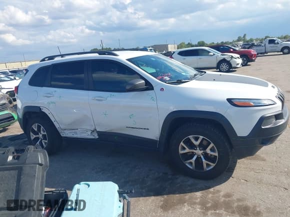 ✅ 2017 Jeep Cherokee Trailhawk L Plus • VIN: 1C4PJMBB3HD236759 • Lot: 43388245. Listed on IAAI with 34,352 mi. Free auction sales archive from the USA and detailed vehicle history report at DreamBid. Image 13.