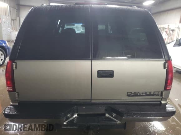 ✅ 1999 Chevrolet Suburban • VIN: 1GNFK16R5XJ342829 • Лот: 81131284. Опубликован ранее на Copart с пробегом 533 542 миль. Бесплатный доступ к архиву аукционных продаж из США и подробный отчёт об истории автомобиля на DreamBid. Изображение 6.