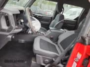 ✅ 2022 Ford Bronco • VIN: 1FMDE5BHXNLB41162 • Lot: 90105895. Wystawiony na Copart z przebiegiem 66 226 mil. Bezpłatny archiwum sprzedaży aukcyjnych z USA i szczegółowy raport historii pojazdu na DreamBid. Zdjęcie 7.