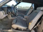 ✅ 1990 Ford Mustang GT • VIN: 1FACP45E1LF212742 • Lot: 69967584. Wystawiony na Copart z przebiegiem 96 413 mil. Bezpłatny archiwum sprzedaży aukcyjnych z USA i szczegółowy raport historii pojazdu na DreamBid. Zdjęcie 7.