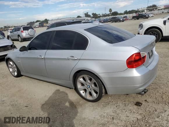 2006 BMW 3 Series 330i z VIN WBAVB33576KS38320, wystawiony jako Copart lot #89443035 z przebiegiem 129 549 mil mil oraz Szkoda całkowita • Salvage title. Historia ofert i sprzedaży dostępna na DreamBid. Obrazek 2.