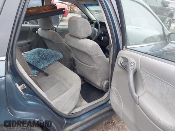 ✅ 2002 Saturn LW • VIN: 1G8JU84F12Y566883 • Lot: 43757094. Listed on IAAI with 215,469 mi. Free auction sales archive from the USA and detailed vehicle history report at DreamBid. Image 8.
