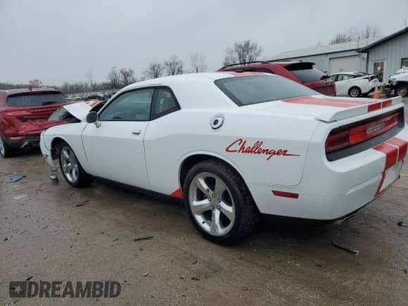 2014 Dodge Challenger Shaker z VIN 2C3CDYBTXEH101531, wystawiony jako Copart lot #43716735 z przebiegiem 107 837 mil mil oraz Szkoda całkowita • Salvage title. Historia ofert i sprzedaży dostępna na DreamBid. Obrazek 2.