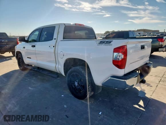 ✅ 2018 Toyota Tundra SR5 • VIN: 5TFEY5F12JX235990 • Лот: 90516355. Опубликован ранее на Copart с пробегом 102 420 миль. Бесплатный доступ к архиву аукционных продаж из США и подробный отчёт об истории автомобиля на DreamBid. Изображение 2.