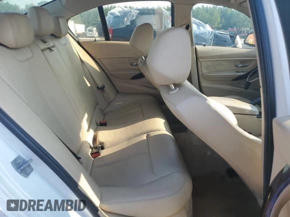 ✅ 2015 BMW 3 Series 328i • VIN: WBA3A5G54FNS91412 • Лот: 62335805. Опубликован ранее на Copart с пробегом 150 544 миль. Бесплатный доступ к архиву аукционных продаж из США и подробный отчёт об истории автомобиля на DreamBid. Изображение 10.