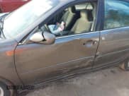 ✅ 2005 Toyota Camry SE • VIN: 4T1BE32K95U972265 • Lot: 43591294. Wystawiony na IAAI z przebiegiem 135 727 mil. Bezpłatny archiwum sprzedaży aukcyjnych z USA i szczegółowy raport historii pojazdu na DreamBid. Zdjęcie 6.