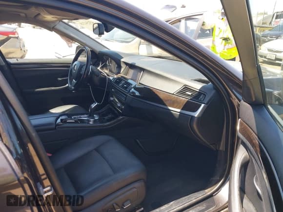 ✅ 2016 BMW 5 Series 528i • VIN: WBA5A5C57GG351431 • Lot: 43154218. Listed on IAAI with 92,182 mi. Free auction sales archive from the USA and detailed vehicle history report at DreamBid. Image 5.