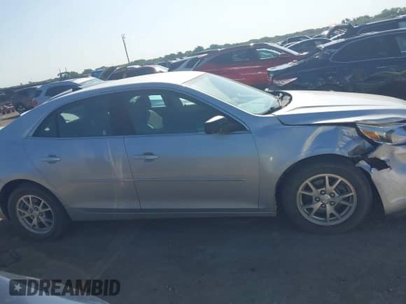 2013 Chevrolet Malibu LS z VIN 1G11A5SA3DF341246, wystawiony jako IAAI lot #42694518 z przebiegiem 84 039 mil mil oraz . Historia ofert i sprzedaży dostępna na DreamBid. Obrazek 13.