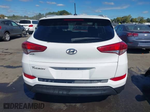 2017 Hyundai Tucson SE z VIN KM8J33A46HU326500, wystawiony jako IAAI lot #43413958 z przebiegiem 114 688 mil mil oraz . Historia ofert i sprzedaży dostępna na DreamBid. Obrazek 16.