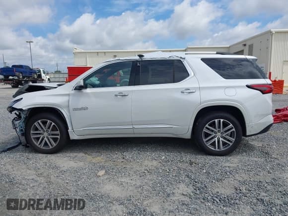 ✅ 2023 Chevrolet Traverse High Country • VIN: 1GNEVNKW7PJ108505 • Lot: 42315127. Wystawiony na IAAI z przebiegiem 79 674 mil. Bezpłatny archiwum sprzedaży aukcyjnych z USA i szczegółowy raport historii pojazdu na DreamBid. Zdjęcie 14.