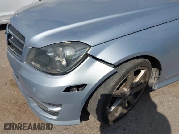 ✅ 2014 Mercedes-Benz C 250 Sport • VIN: WDDGF4HB4EG245351 • Lot: 43408611. Wystawiony na IAAI z przebiegiem 133 905 mil. Bezpłatny archiwum sprzedaży aukcyjnych z USA i szczegółowy raport historii pojazdu na DreamBid. Zdjęcie 12.