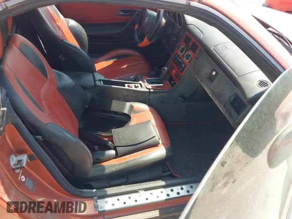 ✅ 2000 Mercedes-Benz SLK 230 Kompressor • VIN: WDBKK47F9YF146067 • Lot: 43165689. Wystawiony na IAAI z przebiegiem 152 388 mil. Bezpłatny archiwum sprzedaży aukcyjnych z USA i szczegółowy raport historii pojazdu na DreamBid. Zdjęcie 5.