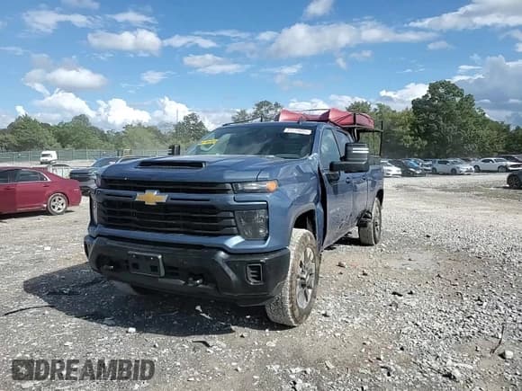 ✅ 2025 Chevrolet Silverado 2500HD Custom • VIN: 2GC4KME73S1185290 • Лот: 81719085. Опубликован ранее на Copart с пробегом 6 463 миль. Бесплатный доступ к архиву аукционных продаж из США и подробный отчёт об истории автомобиля на DreamBid. Изображение 13.