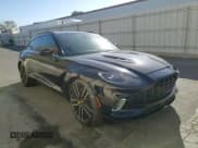 ✅ 2022 Aston Martin DBX • VIN: SD7VUJAW1NTV05151 • Lot: 70043184. Wystawiony na Copart z przebiegiem 14 345 mil. Bezpłatny archiwum sprzedaży aukcyjnych z USA i szczegółowy raport historii pojazdu na DreamBid. Zdjęcie 11.
