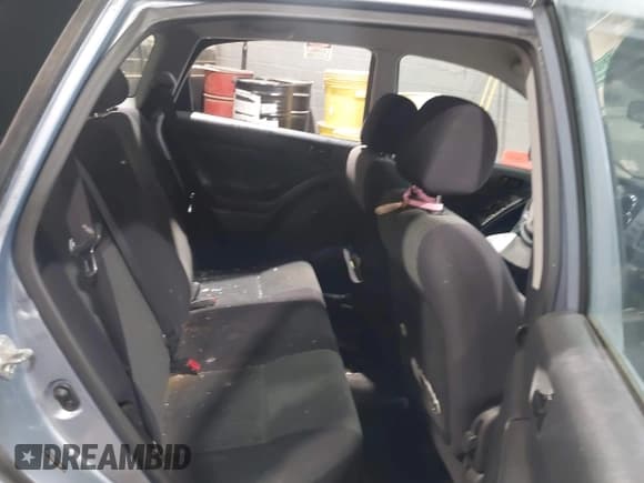 ✅ 2005 Toyota Matrix XR • VIN: 2T1LR32E15C492337 • Lot: 43500638. Listed on IAAI with 98,627 mi. Free auction sales archive from the USA and detailed vehicle history report at DreamBid. Image 8.