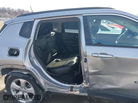 ✅ 2018 Jeep Compass Altitude • VIN: 3C4NJCBB8JT503234 • Lot: 41402031. Listed on IAAI with 99,112 mi. Free auction sales archive from the USA and detailed vehicle history report at DreamBid. Image 21.