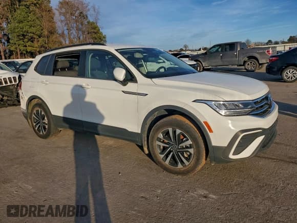 ✅ 2022 Volkswagen Tiguan S • VIN: 3VV0B7AX4NM070914 • Lot: 95511475. Wystawiony na Copart z przebiegiem Nie podano. Bezpłatny archiwum sprzedaży aukcyjnych z USA i szczegółowy raport historii pojazdu na DreamBid. Zdjęcie 4.