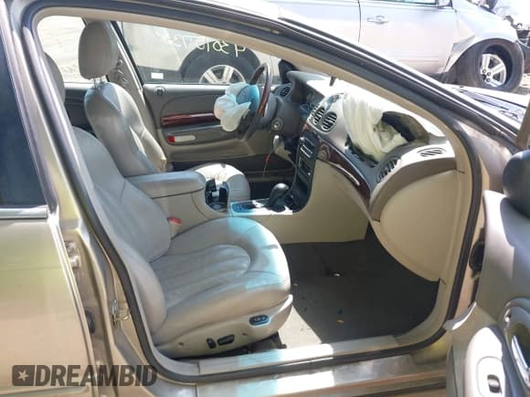 ✅ 2002 Chrysler 300M M • VIN: 2C3HE66G22H164574 • Лот: 43015738. Опубликован ранее на IAAI с пробегом 163 003 миль. Бесплатный доступ к архиву аукционных продаж из США и подробный отчёт об истории автомобиля на DreamBid. Изображение 5.