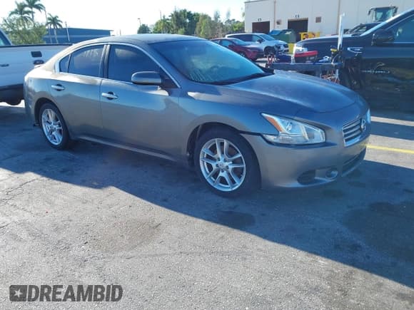 ✅ 2014 Nissan Maxima SV • VIN: 1N4AA5AP7EC452694 • Lot: 41828538. Wystawiony na IAAI z przebiegiem 162 341 mil. Bezpłatny archiwum sprzedaży aukcyjnych z USA i szczegółowy raport historii pojazdu na DreamBid. Zdjęcie 1.