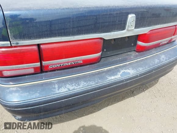 ✅ 1994 Lincoln Continental • VIN: 1LNLM9848RY601633 • Lot: 38528603. Wystawiony na IAAI z przebiegiem 91 181 mil. Bezpłatny archiwum sprzedaży aukcyjnych z USA i szczegółowy raport historii pojazdu na DreamBid. Zdjęcie 12.