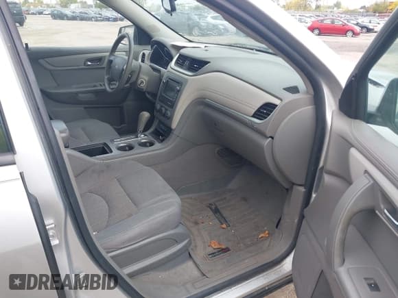 ✅ 2014 Chevrolet Traverse LS • VIN: 1GNKRFKD2EJ111529 • Lot: 43436395. Wystawiony na IAAI z przebiegiem Nie podano. Bezpłatny archiwum sprzedaży aukcyjnych z USA i szczegółowy raport historii pojazdu na DreamBid. Zdjęcie 5.