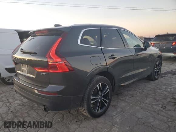 ✅ 2018 Volvo XC60 Momentum • VIN: YV4102RK9J1018266 • Lot: 80451614. Wystawiony na Copart z przebiegiem 126 082 mil. Bezpłatny archiwum sprzedaży aukcyjnych z USA i szczegółowy raport historii pojazdu na DreamBid. Zdjęcie 3.
