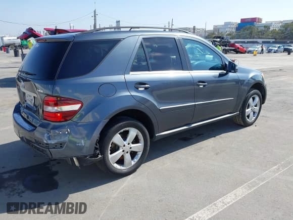 ✅ 2011 Mercedes-Benz M 350 • VIN: 4JGBB5GB2BA700733 • Lot: 42878205. Listed on IAAI with 140,873 mi. Free auction sales archive from the USA and detailed vehicle history report at DreamBid. Image 4.