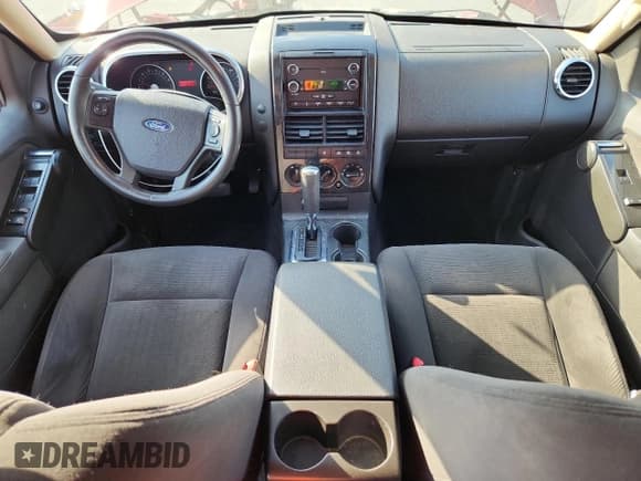 ✅ 2010 Ford Explorer XLT • VIN: 1FMEU7DEXAUA97027 • Lot: 93079405. Wystawiony na Copart z przebiegiem 99 108 mil. Bezpłatny archiwum sprzedaży aukcyjnych z USA i szczegółowy raport historii pojazdu na DreamBid. Zdjęcie 8.