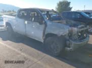 ✅ 2020 Chevrolet Silverado 1500 LT • VIN: 3GCUYDET0LG228052 • Lot: 43293062. Wystawiony na IAAI z przebiegiem Nie podano. Bezpłatny archiwum sprzedaży aukcyjnych z USA i szczegółowy raport historii pojazdu na DreamBid. Zdjęcie 1.