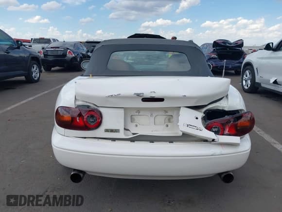✅ 1994 Mazda MX-5 Miata • VIN: JM1NA3533R0510962 • Lot: 42790702. Listed on IAAI with 116,166 mi. Free auction sales archive from the USA and detailed vehicle history report at DreamBid. Image 6.