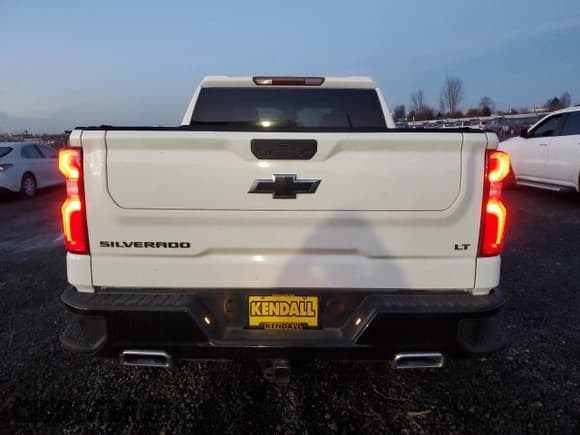 ✅ 2023 Chevrolet Silverado 1500 LT Trail Boss • VIN: 3GCUDFE88PG190420 • Lot: 87728935. Wystawiony na Copart z przebiegiem 54 396 mil. Bezpłatny archiwum sprzedaży aukcyjnych z USA i szczegółowy raport historii pojazdu na DreamBid. Zdjęcie 6.