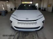 ✅ 2025 Toyota Crown XLE • VIN: JTDACAAJ0S3017083 • Lot: 80668275. Wystawiony na Copart z przebiegiem 2 660 mil. Bezpłatny archiwum sprzedaży aukcyjnych z USA i szczegółowy raport historii pojazdu na DreamBid. Zdjęcie 5.