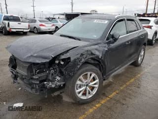 ✅ 2024 Audi Q3 S line Premium • VIN: WA1DECF32R1056741 • Lot: 93489835. Wystawiony na Copart z przebiegiem 42 478 mil. Bezpłatny archiwum sprzedaży aukcyjnych z USA i szczegółowy raport historii pojazdu na DreamBid. Zdjęcie 1.
