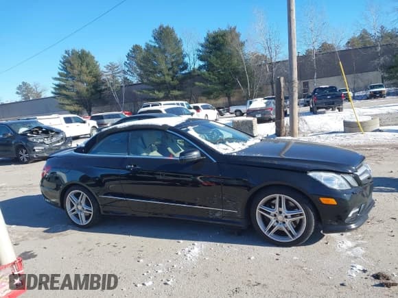 ✅ 2011 Mercedes-Benz E 550 • VIN: WDDKK7CF6BF088621 • Lot: 43837286. Listed on IAAI with 88,498 mi. Free auction sales archive from the USA and detailed vehicle history report at DreamBid. Image 13.