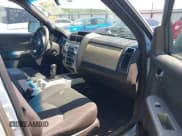 ✅ 2008 Mercury Mariner • VIN: 4M2CU811X8KJ28568 • Lot: 42231505. Wystawiony na IAAI z przebiegiem 225 863 mil. Bezpłatny archiwum sprzedaży aukcyjnych z USA i szczegółowy raport historii pojazdu na DreamBid. Zdjęcie 5.