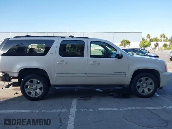 ✅ 2013 GMC Yukon XL SLT • VIN: 1GKS2KE79DR239380 • Lot: 42655229. Listed on IAAI with 213,728 mi. Free auction sales archive from the USA and detailed vehicle history report at DreamBid. Image 14.